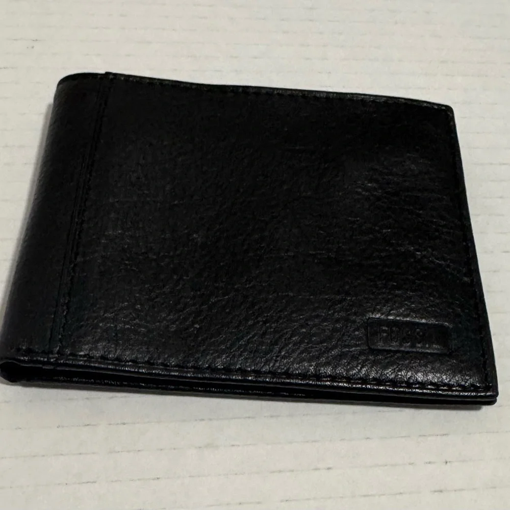 FOSSIL men’s black leather wallet nwt